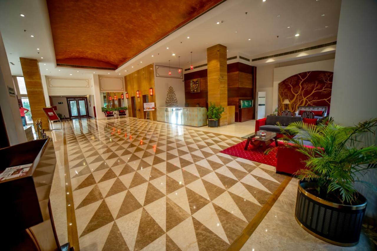 होटल Ramada By Wyndham Jaisinghpura 4*