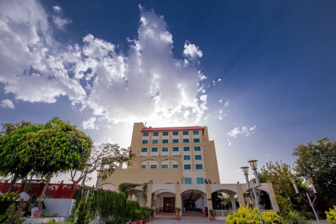 Ramada By Wyndham Jaisinghpura होटल