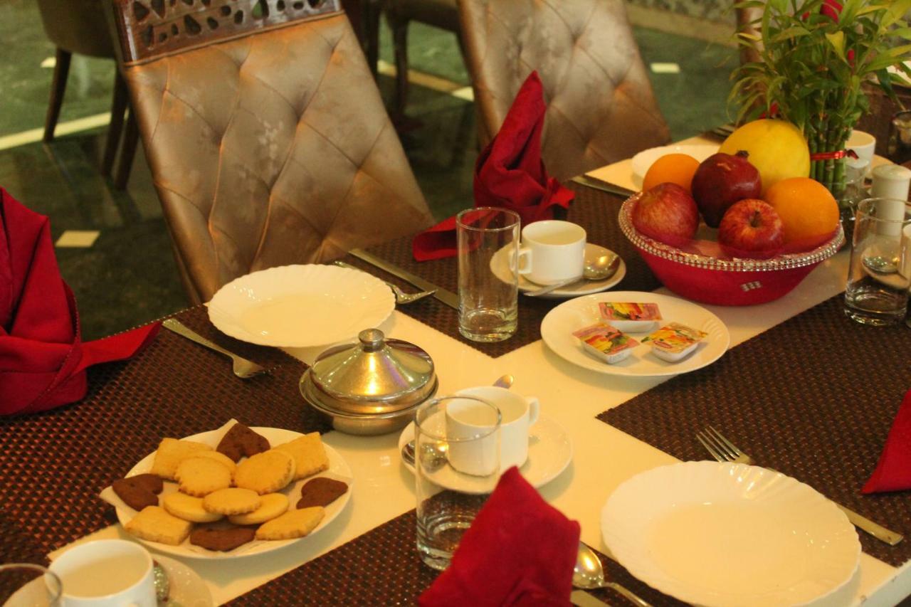 होटल Ramada By Wyndham Jaisinghpura 4*