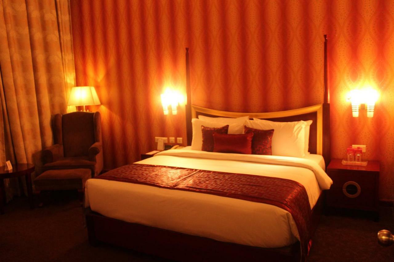 होटल Ramada By Wyndham Jaisinghpura 4*